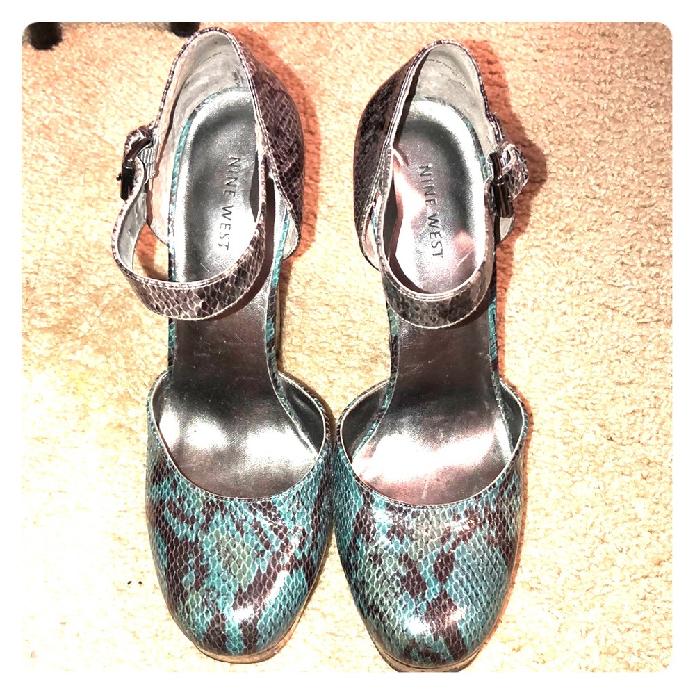 Beautiful heel with snake animal print. Nine West